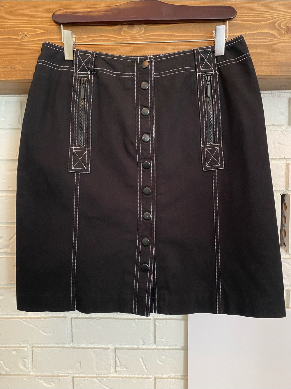Vintage Y2K INC Stretch Black Snap Front Skirt Size 10 Contrast Stitch Midi